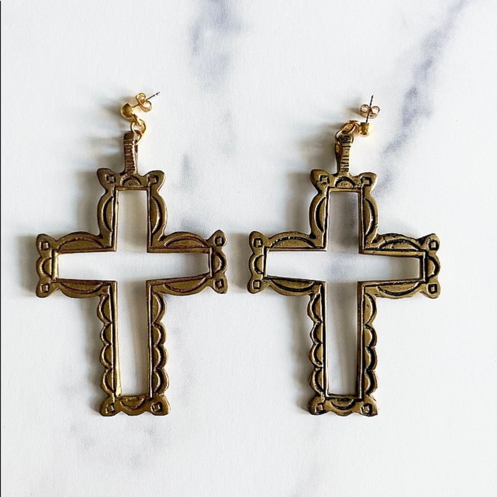 Vanessa Mooney Over-sized gold cross earrings